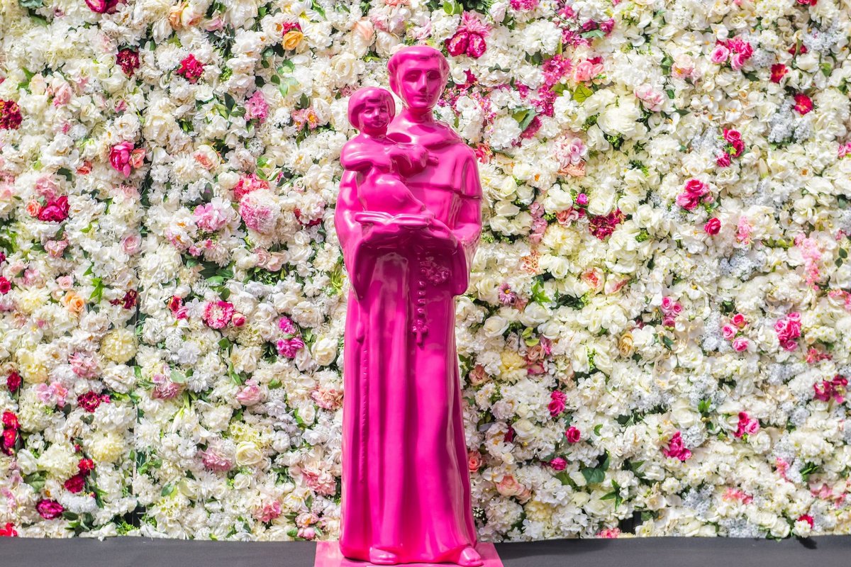 estátua de Santo António Rosa