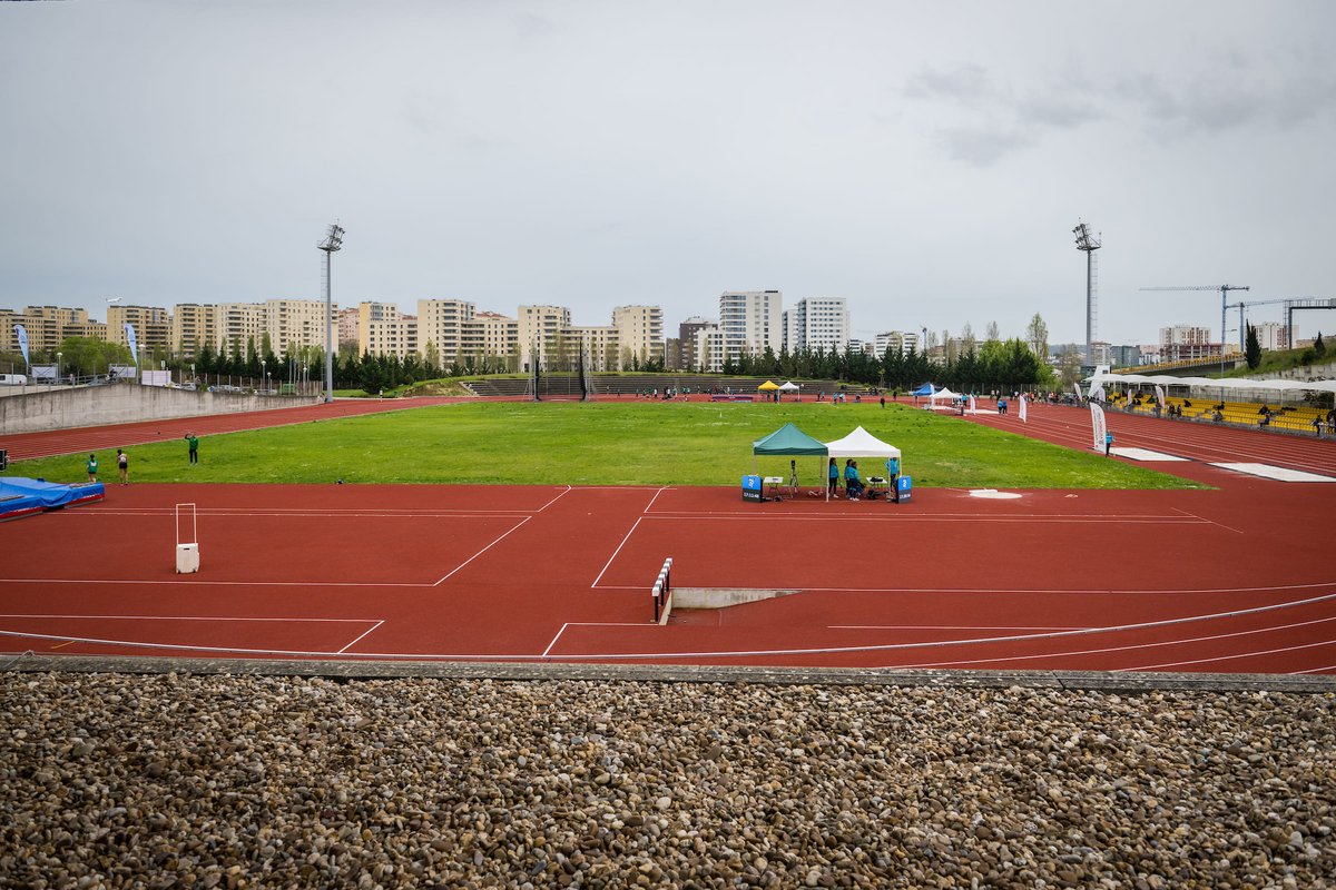 Requalificação da Pista Moniz Pereira com especial destaque para o novo piso e uma nova bancada coberta