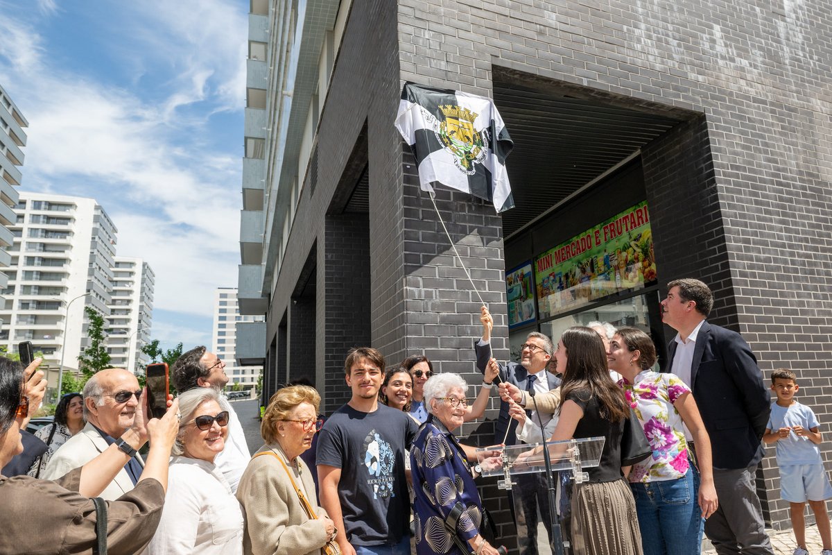 A rua Carlos Veiga Pereira foi inaugurada a 10 de maio