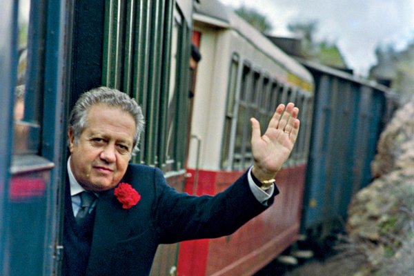 Mário Soares a acenar