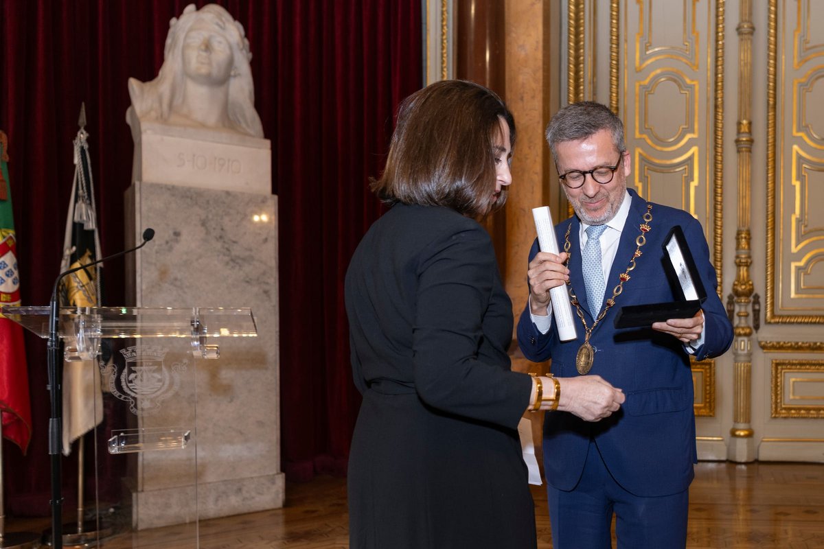 Paula Moura Pinheiro recebe Medalha de Mérito Cultural