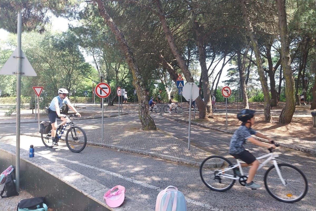 Mais de 100 crianças participaram na iniciativa da CML no Dia Mundial da Bicicleta - Escola de Trânsito da Serafina