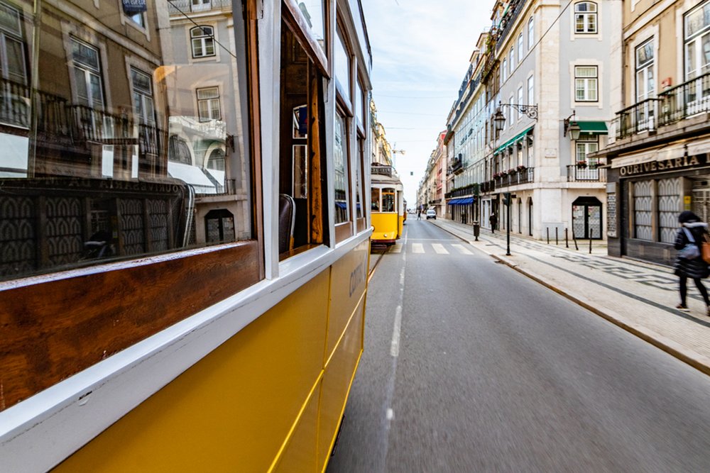 Os elétricos 15E e 25E voltam a circular na Rua da Prata