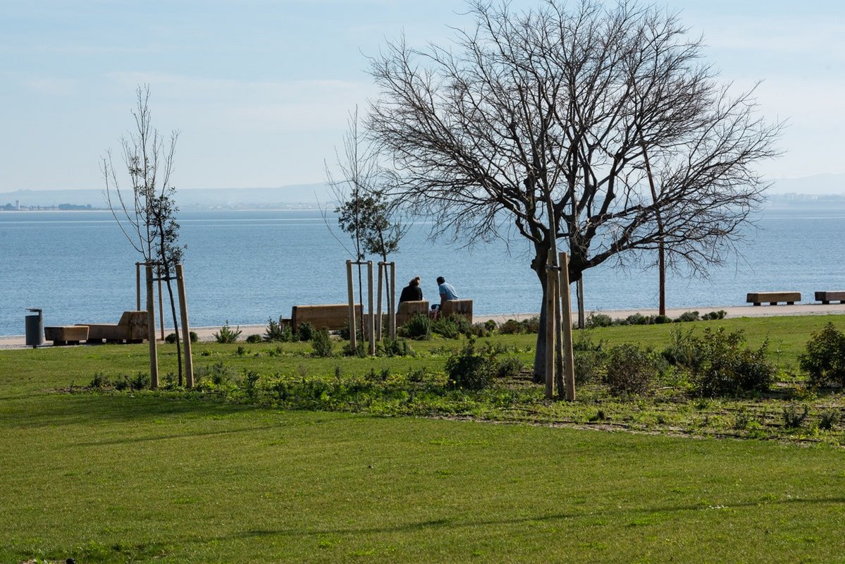O Parque Ribeirinho Oriente na zona de Braço de Prata, em Marvila, estende-se ao longo de 650 metros de frente de rio e ocupa 4 hectares