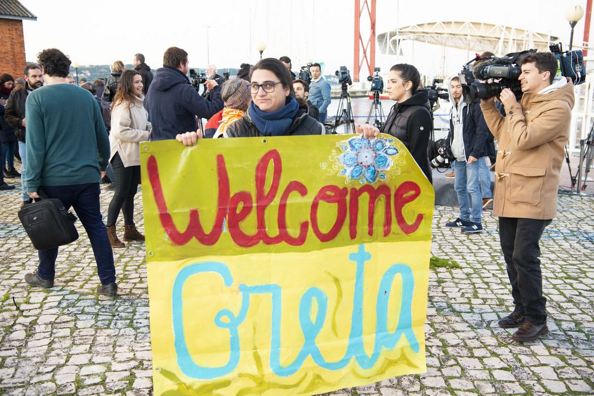 Organizações ambientais e movimentos estudantis receberam a jovem sueca