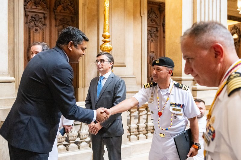 The sailboat's crew paid their respects to the diplomatic authorities at CML