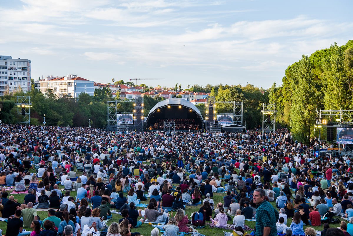 O relvado encheu-se de público para assistir aos concertos