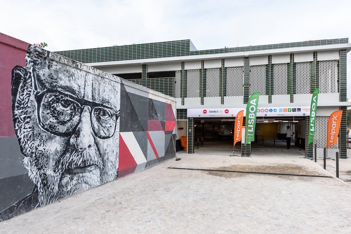 O parque de estacionamento está localizado na Avenida Rio de Janeiro, junto ao Mercado de Alvalade