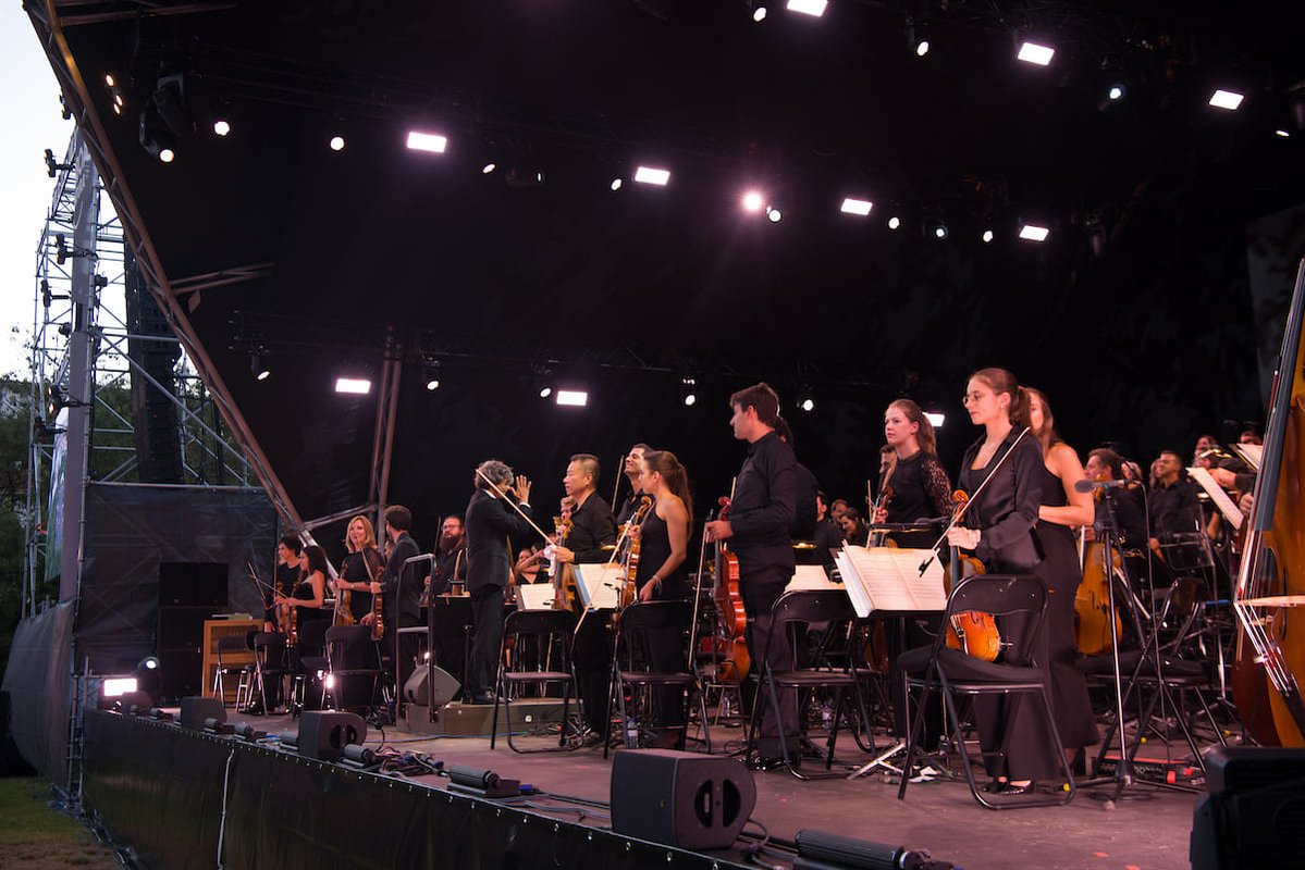 O Coro e Orquestra Gulbenkian, dirigidos pelo maestro Pedro Neves
