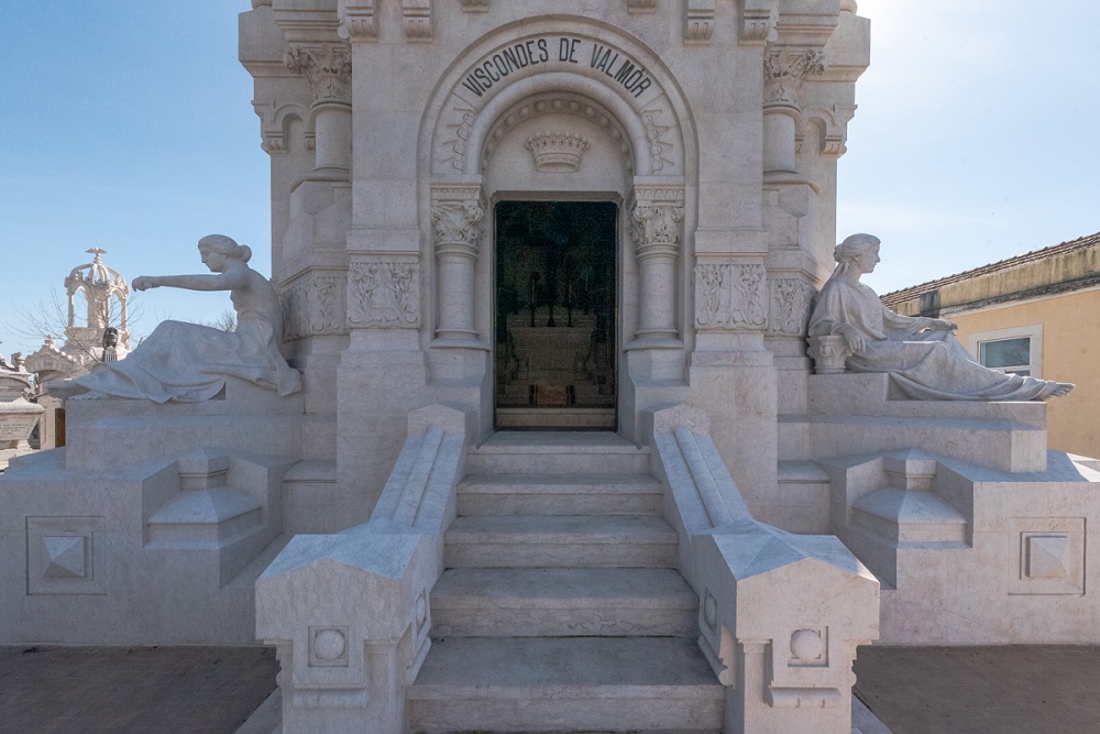 Jazigo dos Viscondes de Valmor - Cemitério do Alto de São João.
