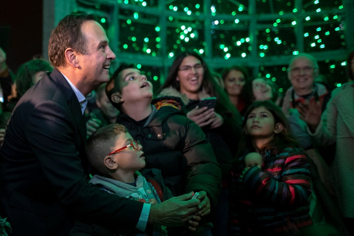 As iluminações de Natal foram ligadas ao final da tarde, pelo presidente da Câmara Municipal de Lisboa, Fernando Medina