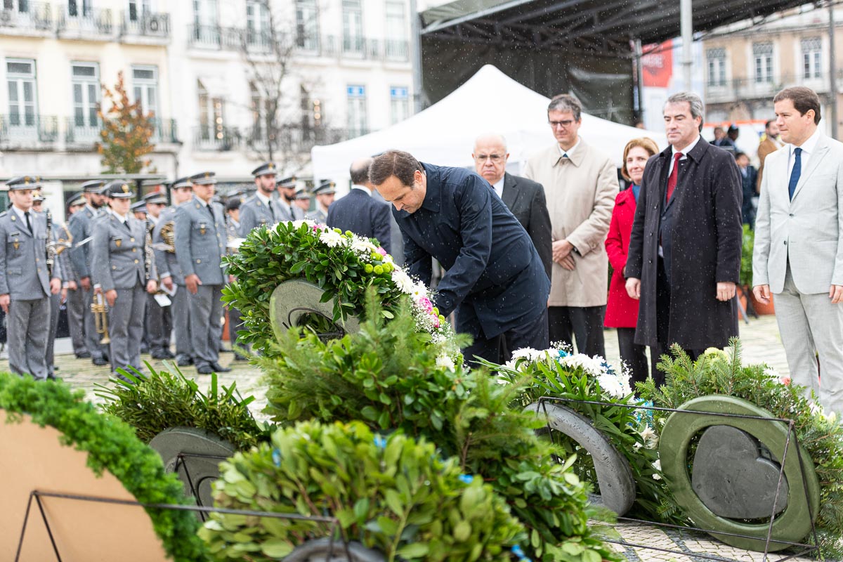 Fernando Medina presta homenagem aos heróis da Restauração da Independência com a deposição de uma coroa de flores