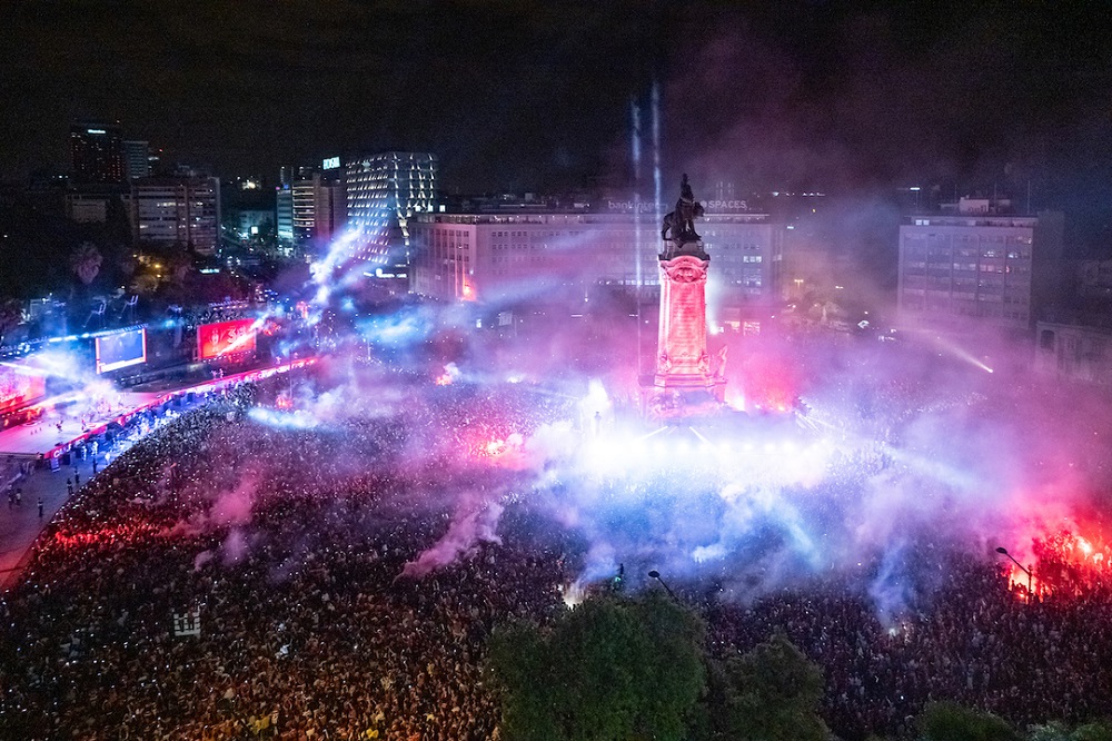Milhares de adeptos festejam o 38.º título de campeão nacional de futebol do Sport Lisboa e Benfica - Marquês de Pombal