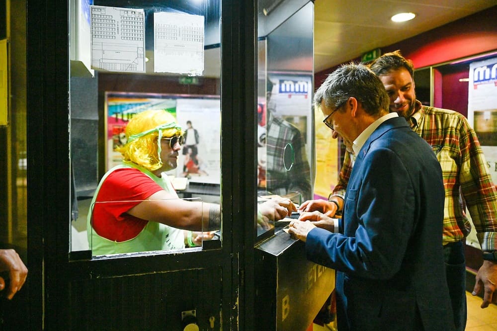 Reabertura temporária do Cine-Teatro Turim com cinema, teatro, rádio, exposições e música ao vivo