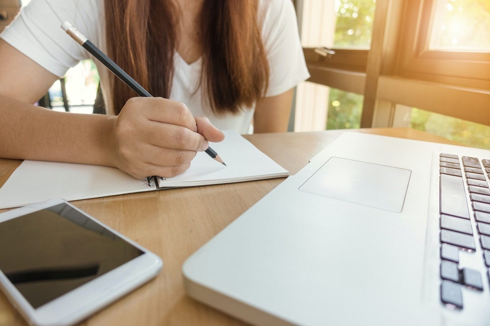Câmara entrega computadores portáteis a alunos do primeiro ciclo, dos escalões A e B de apoio social