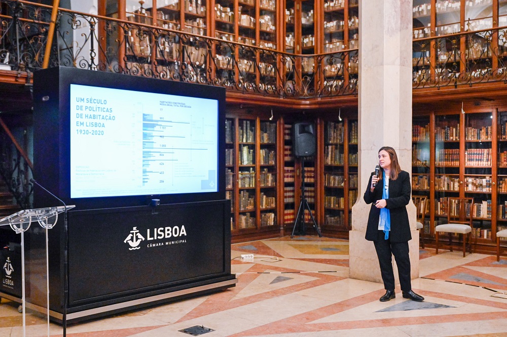 O presidente da Câmara Municipal de Lisboa, Carlos Moedas, e a vereadora da Habitação, Filipa Roseta, apresentam a Carta Municipal de Habitação de Lisboa