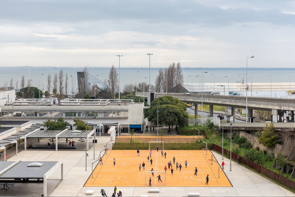 A EB Parque das Nações é uma das escolas sem pavilhão desportivo abrangida por este reforço de transporte escolar