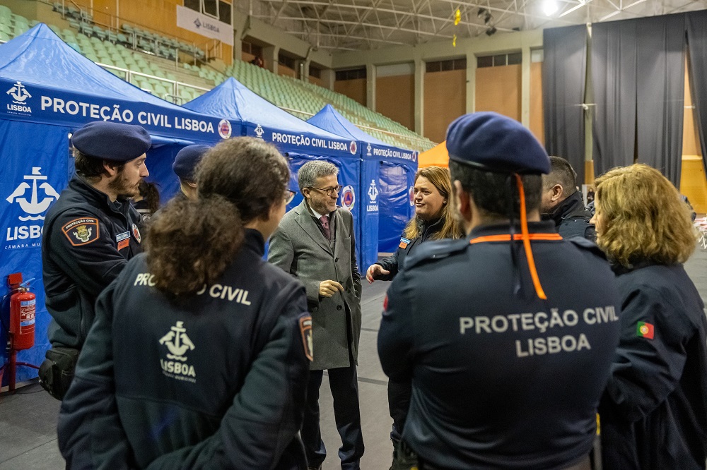 O Plano de Contingência para Pessoas em Situação de Sem-Abrigo é coordenado pela Proteção Civil municipal