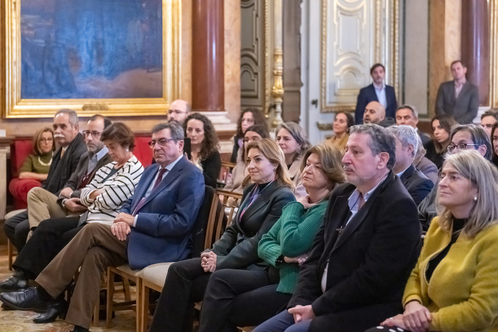 Câmara de Lisboa e Instituto para os Comportamentos Aditivos e as Dependências celebraram protocolo de prevenção e apoio a cidadãos com comportamentos de risco - Salão Nobre dos Paços do Concelho