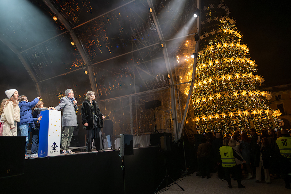 Carlos Moedas inaugurou as iluminações e da árvore de Natal, no Terreiro do Paço