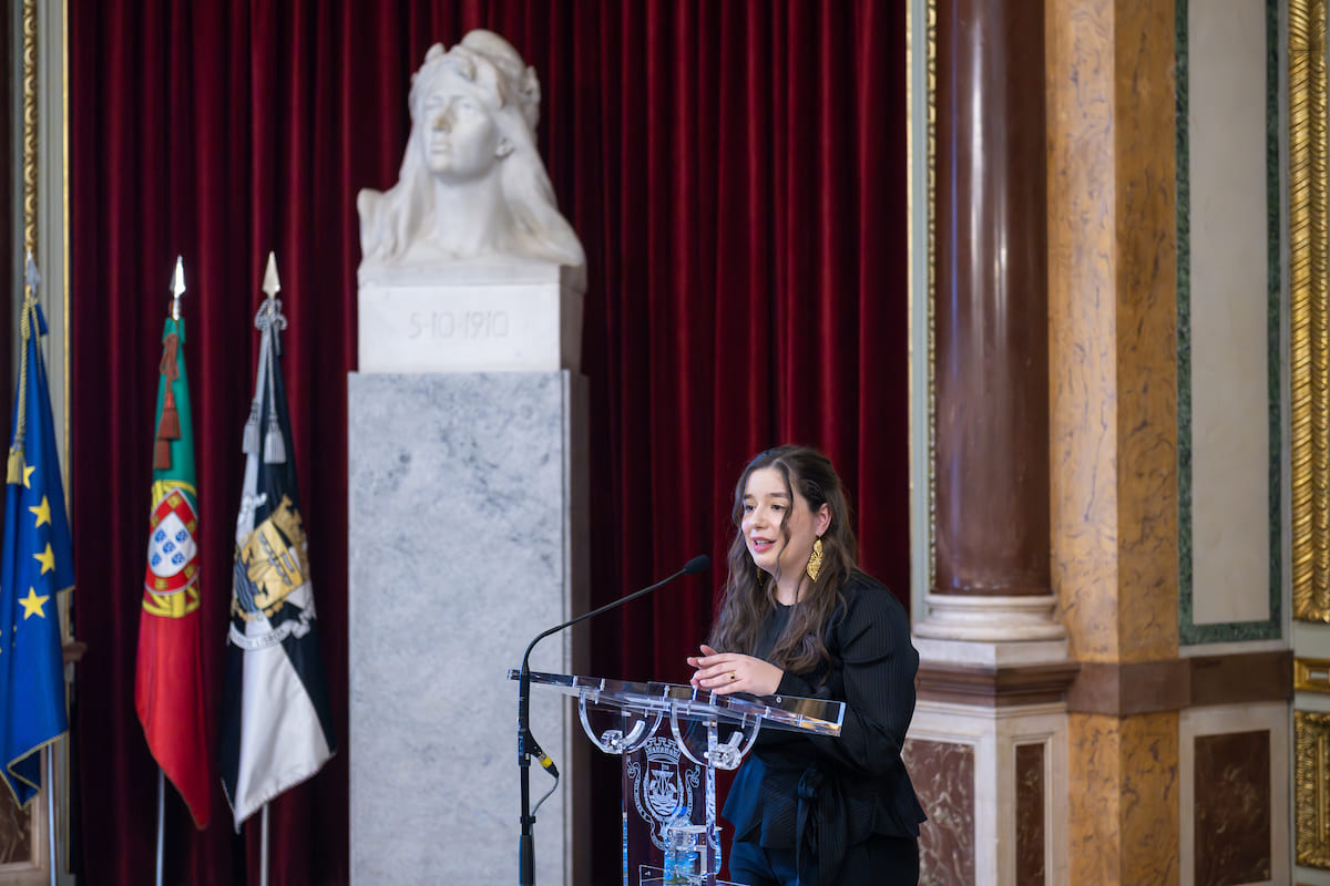  "Sinto-me muito privilegiada e honrada por poder dar voz a este reconhecimento e perpetuar a sua memória." - Carolina Caeiro Fontela, neta da homenageada.