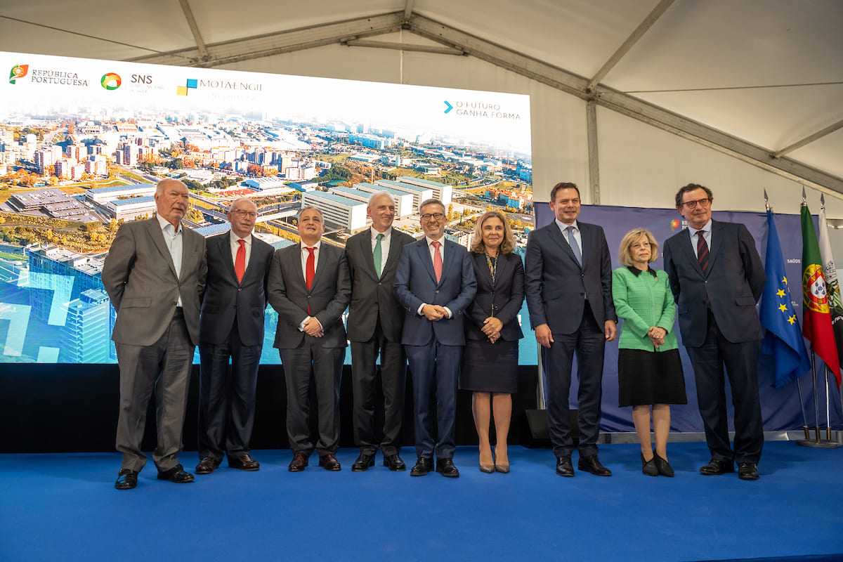 Cerimónia do lançamento da obra contou com a presença do primeiro-ministro, da Ministra da Saúde, do presidente da CML, e dos anteriores ministros da Saúde envolvidos neste projeto