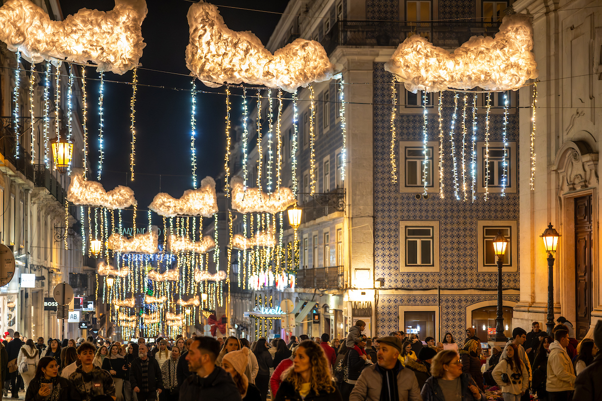 182 km de iluminação, o equivalente a mais de três voltas completas à cidade de Lisboa, distribuídos por 46 locais, entre ruas, praças e avenidas