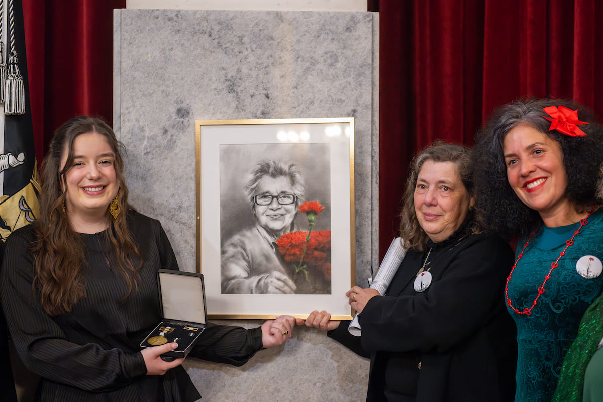 A homenagem a Celeste Martins Caeiro, conhecida como a Celeste dos Cravos