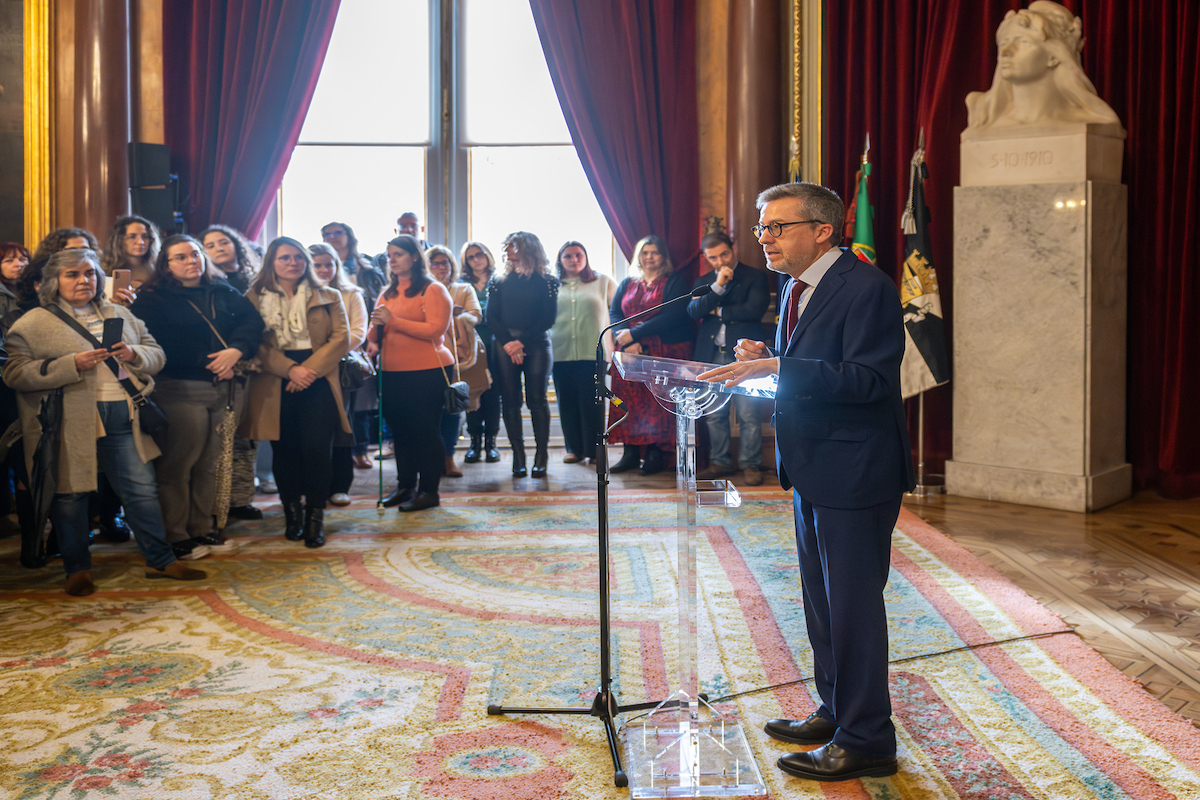 “Ser funcionário público, e sobretudo na área da Educação, é uma missão. Vocês transformam a vida de todos”, sublinhou Carlos Moedas