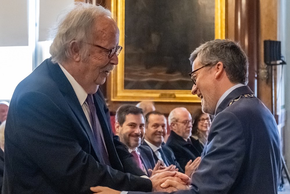 Carlos Moedas entregou a Medalha Municipal de Mérito a Carlos Monjardino, presidente da Fundação Oriente
