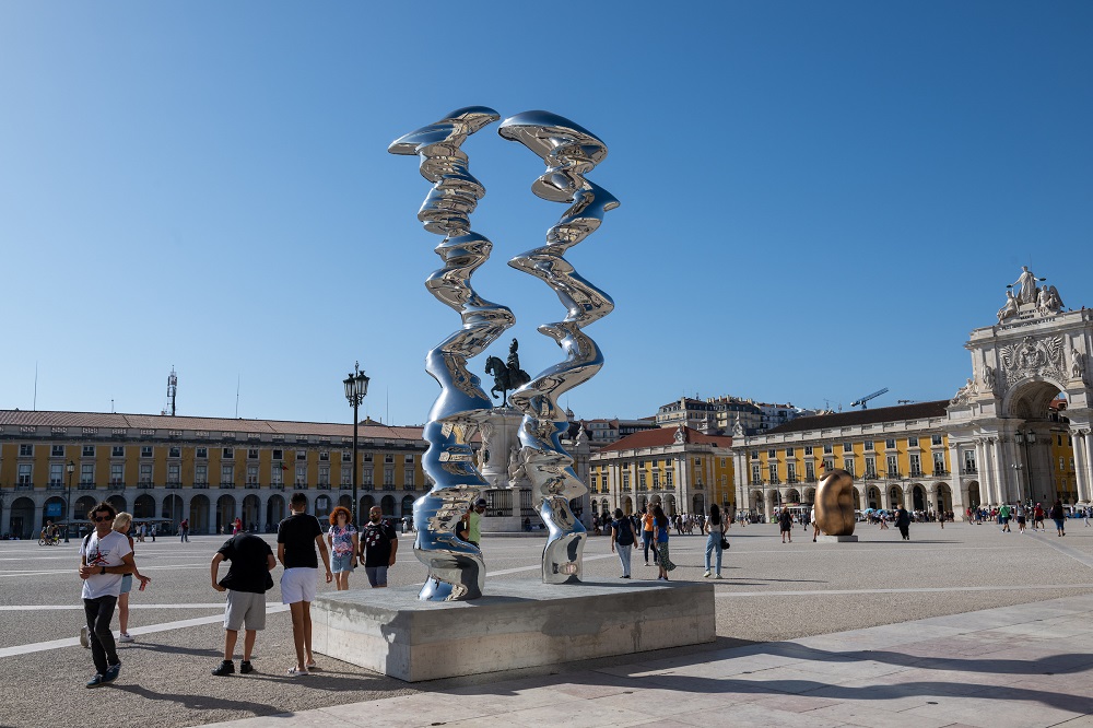 Esculturas de Tony Cragg expostas no centro histórico até final de janeiro - Terreiro do Paço