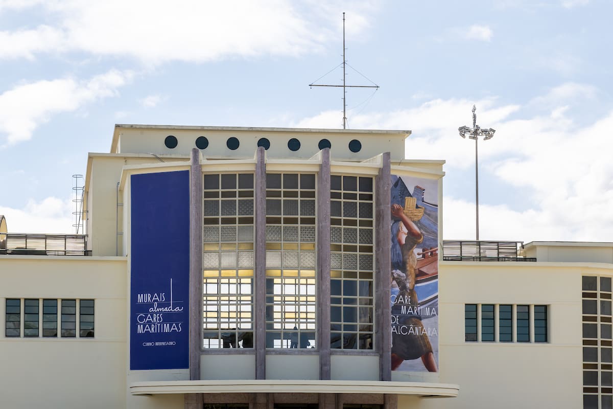  A Gare Marítima de Alcântara foi projetada por Porfírio Pardal Monteiro, nos anos 40 do século XX