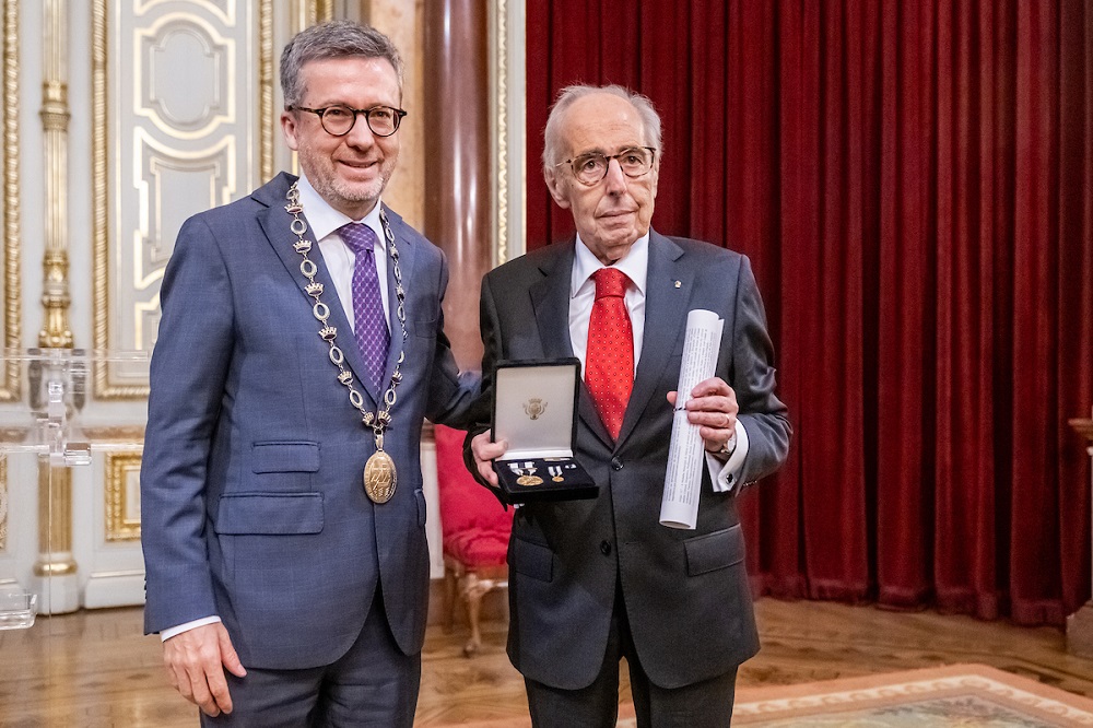 Carlos Moedas entregou a medalha municipal de Mérito Desportivo a José Manuel Constantino