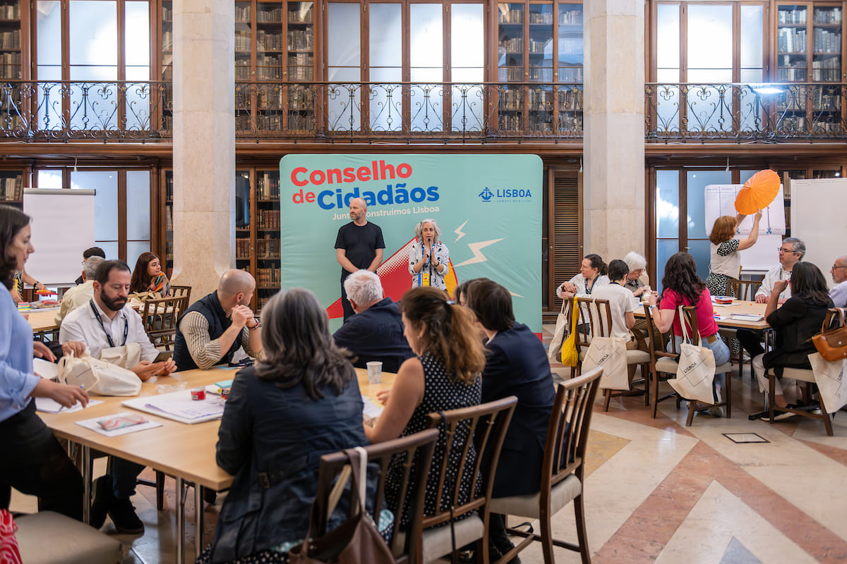 No primeiro dia, os participantes identificam os principais desafios e prioridades, relativamente à segurança, higiene urbana, mobilidade, espaço público e multiculturalidade