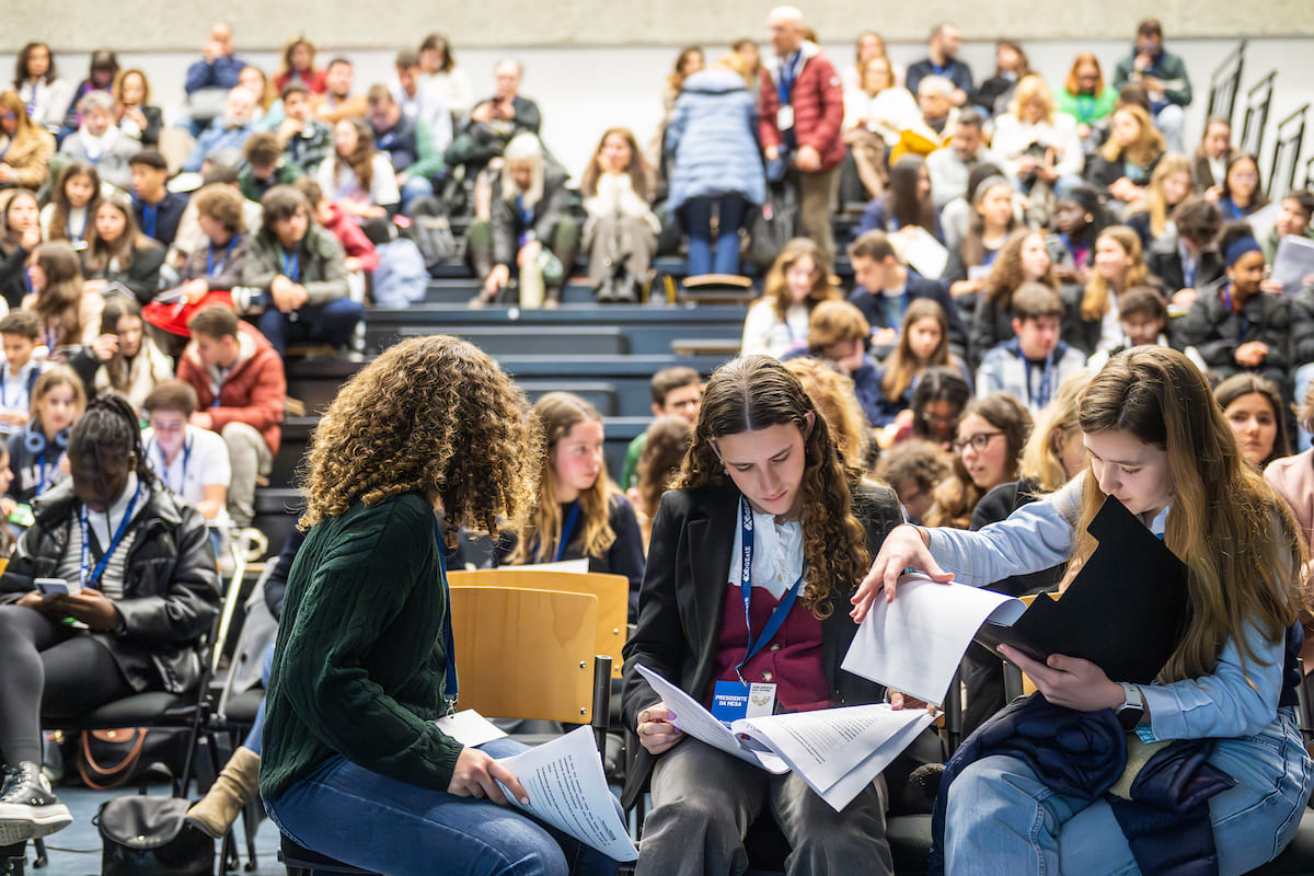 Parlamento dos Jovens promove debate sobre tecnologia e cidadania  