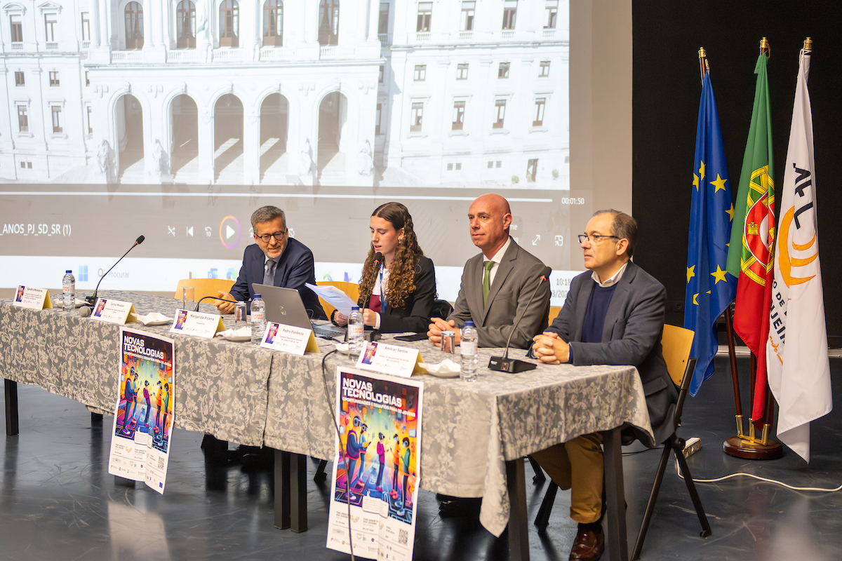 O presidente da Câmara Municipal de Lisboa, Carlos Moedas, destacou a importância do Parlamento como espaço de diálogo e aprendizagem