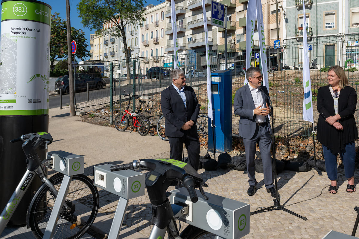 Carlos Silva, presidente da EMEL, Carlos Moedas, presidente da CML, e Sofia Dias, presidente da JF da Penha de França