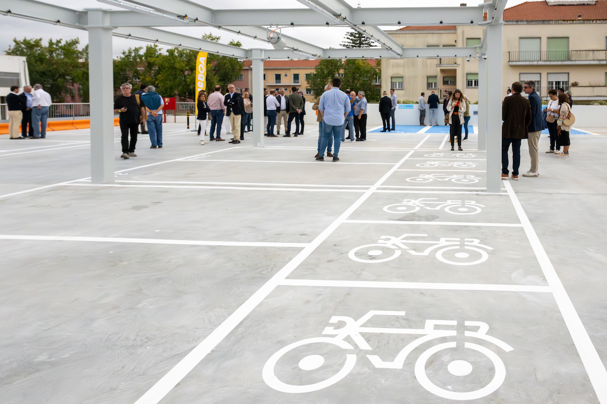 O parque dispõe ainda de 24 postos de carregamento para veículos elétricos, lugares reservados para motociclos e para pessoas com mobilidade reduzida