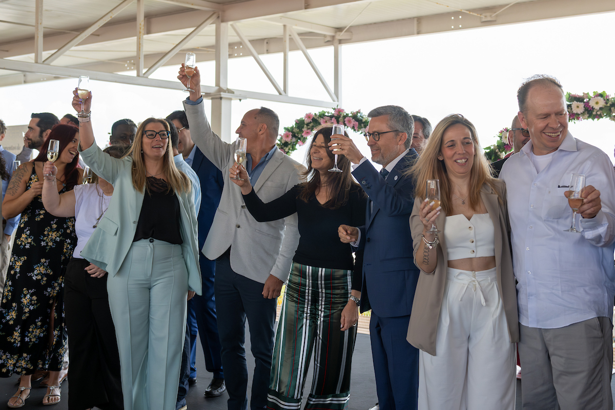 “Este é um evento que simboliza o amor, a união e a esperança, valores que queremos ver perpetuados" na cidade, afirmou Carlos Moedas, 