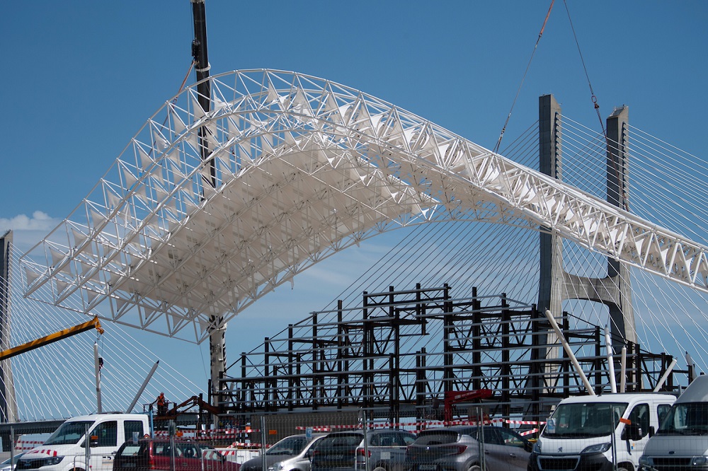 Palco Parque Tejo já tem cobertura