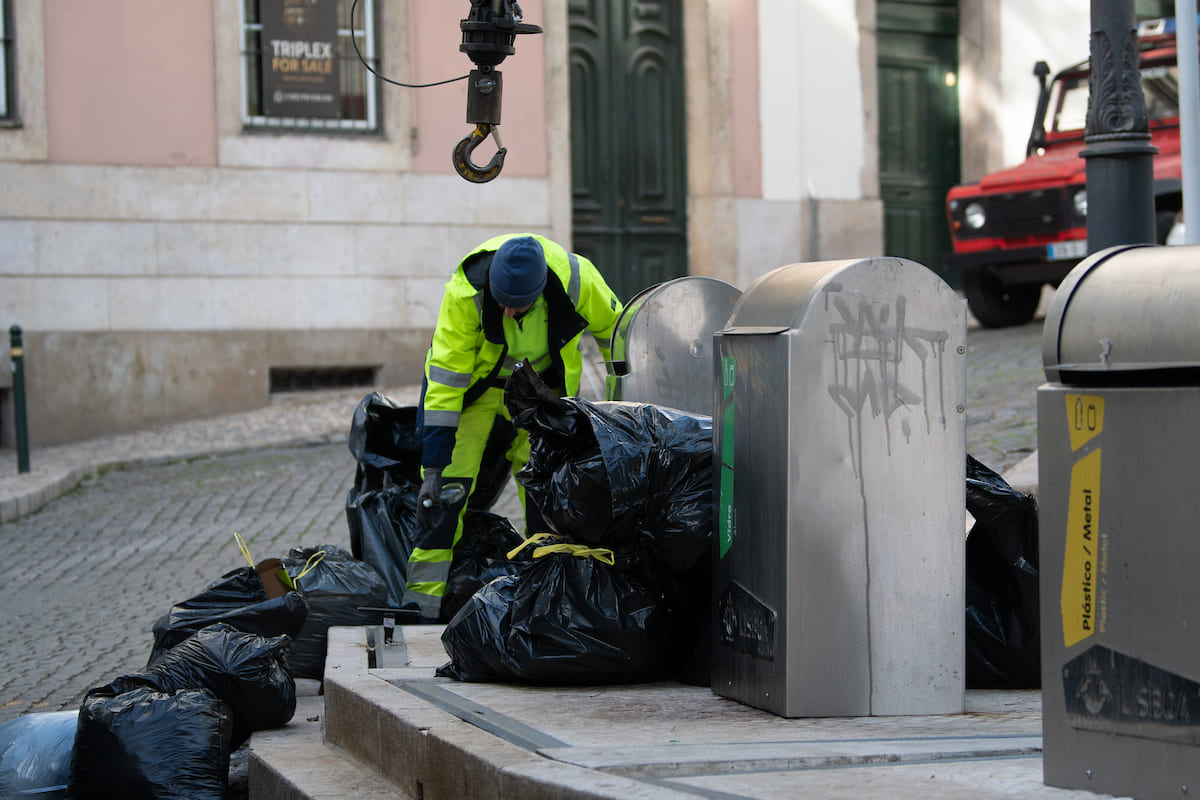 Apoio financeiro ao “O Companheiro-Associação de Fraternidade Cristã” permite colocar reclusos em regime aberto e ex-reclusos, na área da higiene urbana em Lisboa