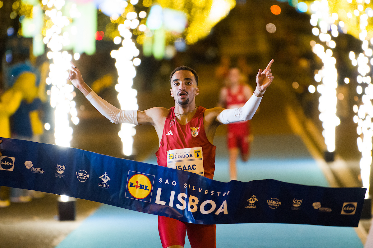 Isaac Nader, atleta do Benfica, estabeleceu o recorde nacional dos 10 quilómetros ao vencer a prova masculina com o tempo de 28m03s.