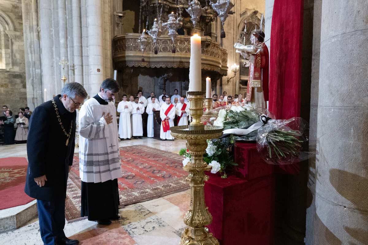 Entre as centenas de fiéis que assistiram à solenidade marcou presença o presidente da CML, Carlos Moedas