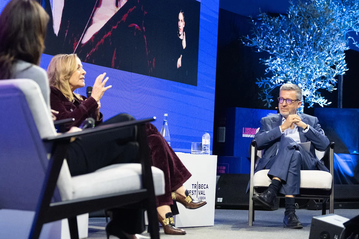 Kim Cattrall e Carlos Moedas em painel sobre storytelling Kim Cattrall e Carlos Moedas em painel sobre storytelling