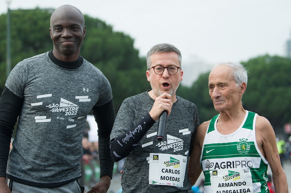 Armando Aldegalega recebeu do presidente da Câmara, Carlos Moedas, a medalha da cidade pela sua dedicação ao atletismo