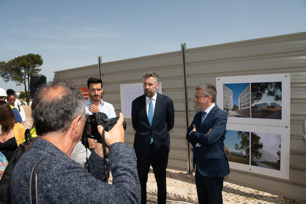 Fábio Sousa, Pedro Nuno Santos e Carlos Moedas - adjudicação da construção de 70 fogos e quatro lojas no Bairro Padre Cruz