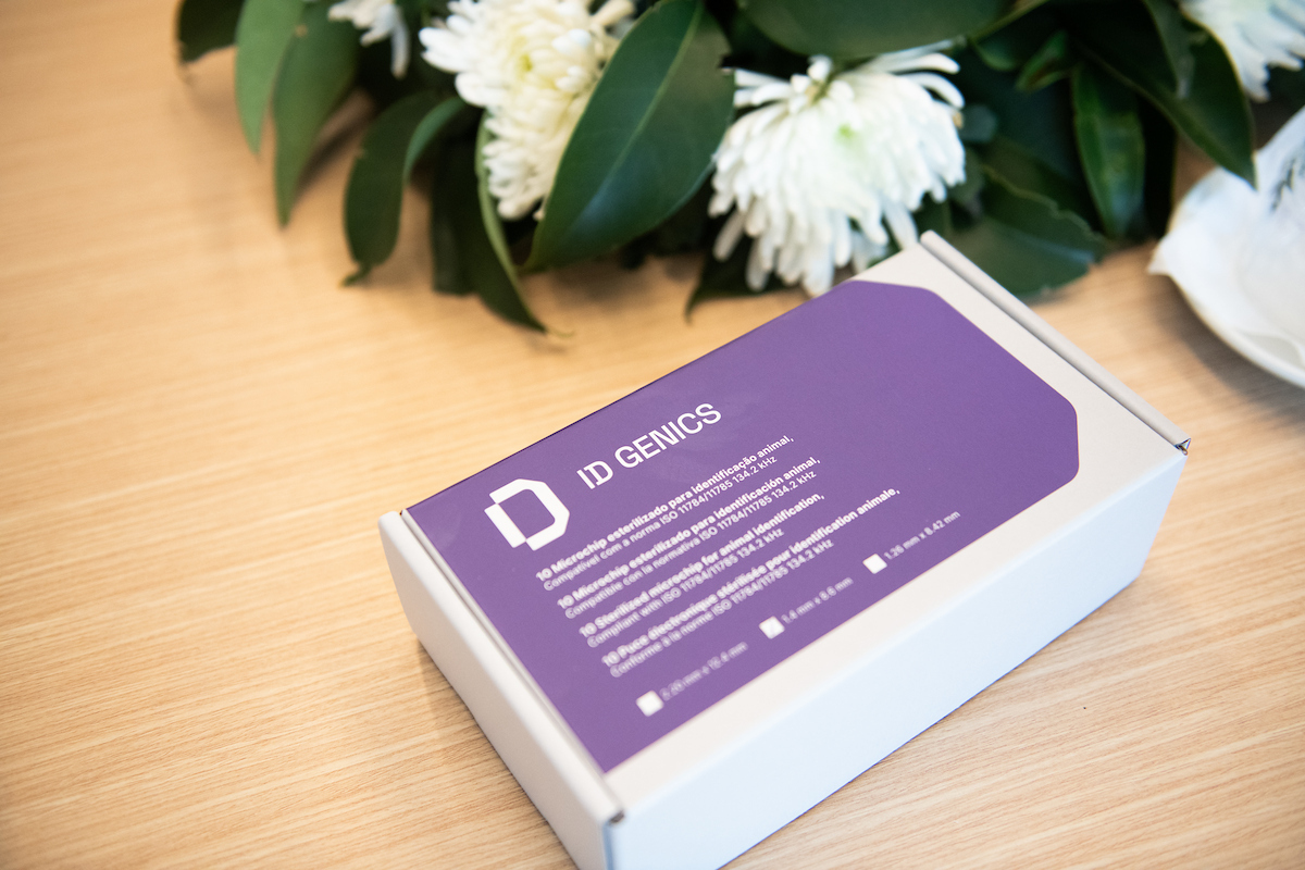 Foi formalizada a aceitação da doação de mil microchips para animais de companhia por parte da empresa Idgenics