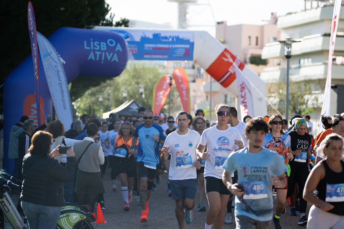 Corrida competitiva de 8 km para juniores, seniores e veteranos