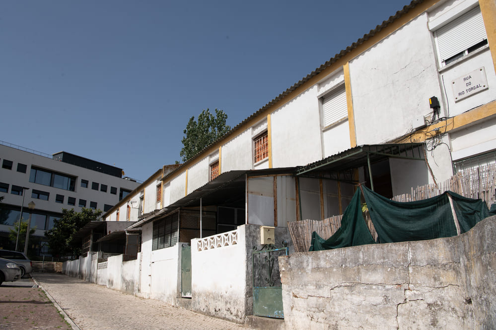 Zona de alvenarias do Bairro Padre Cruz vai dar lugar a construção nova