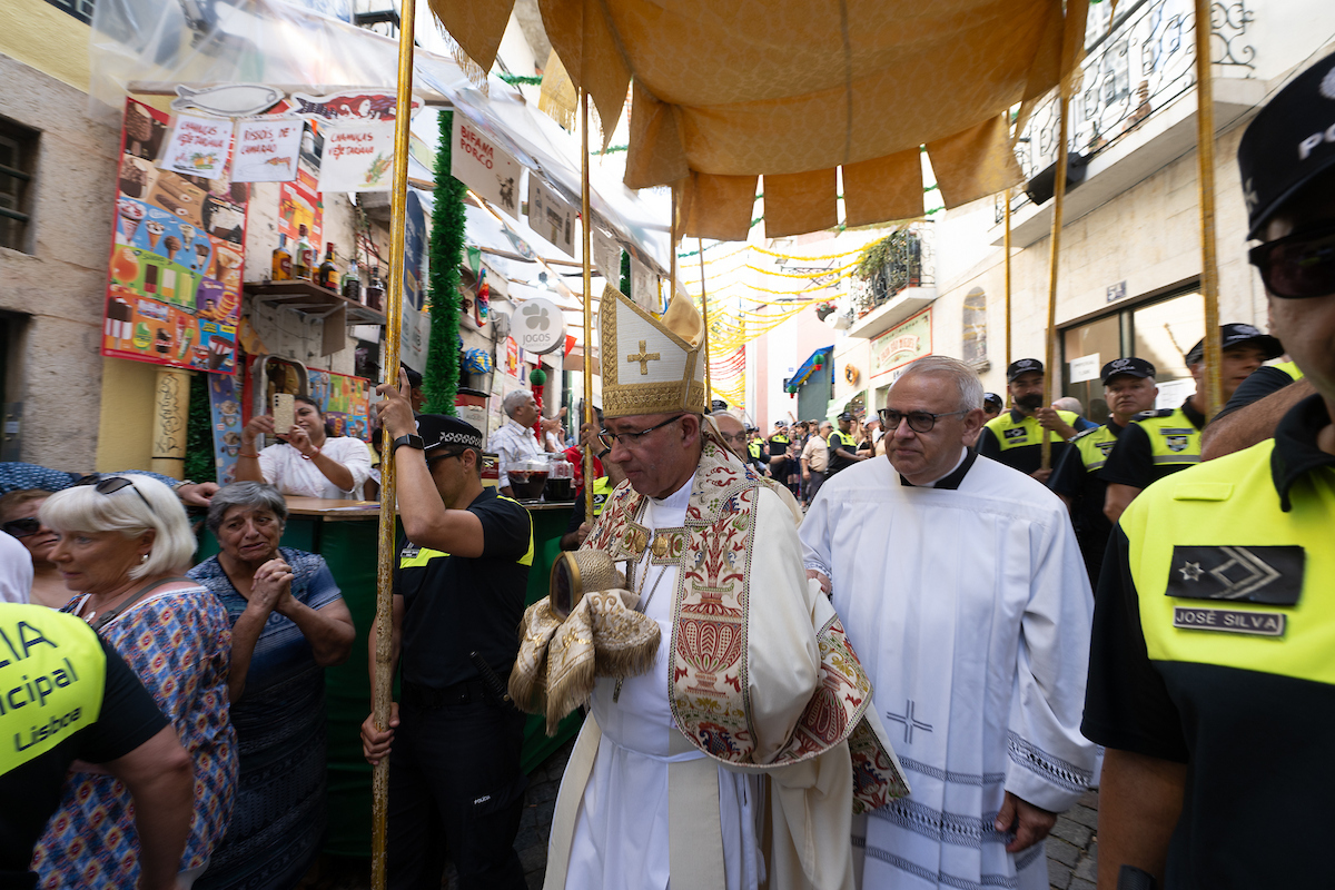 A procissão foi presidida pelo Patriarca de Lisboa, D. Rui Valério
